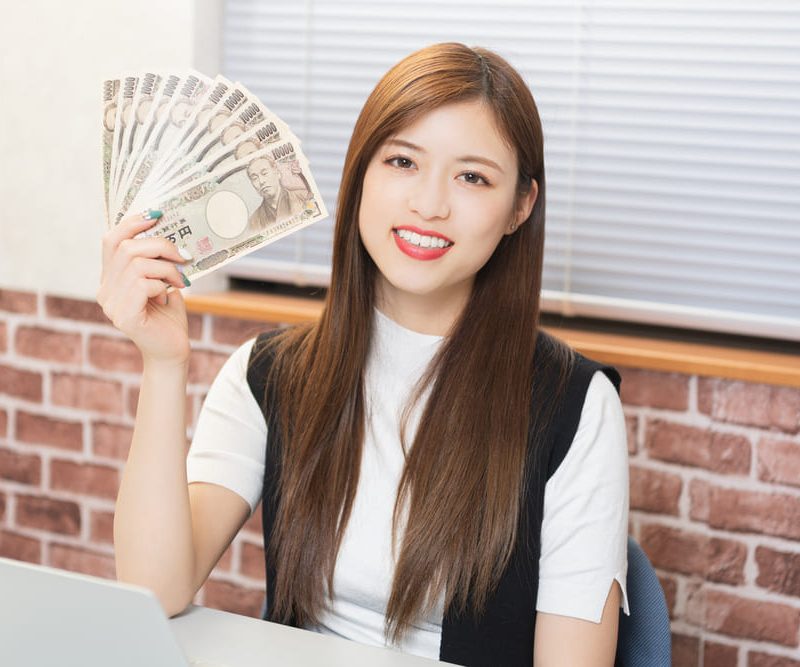 新宿在住の女性が日払いでチャットレディで働く方法
